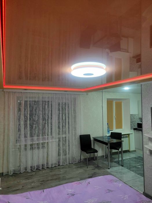 ЦЕНТР. Квартира- студия  посуточно.