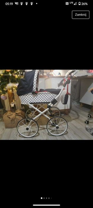 Wózek dla lelek retro na dużych kołach lalka