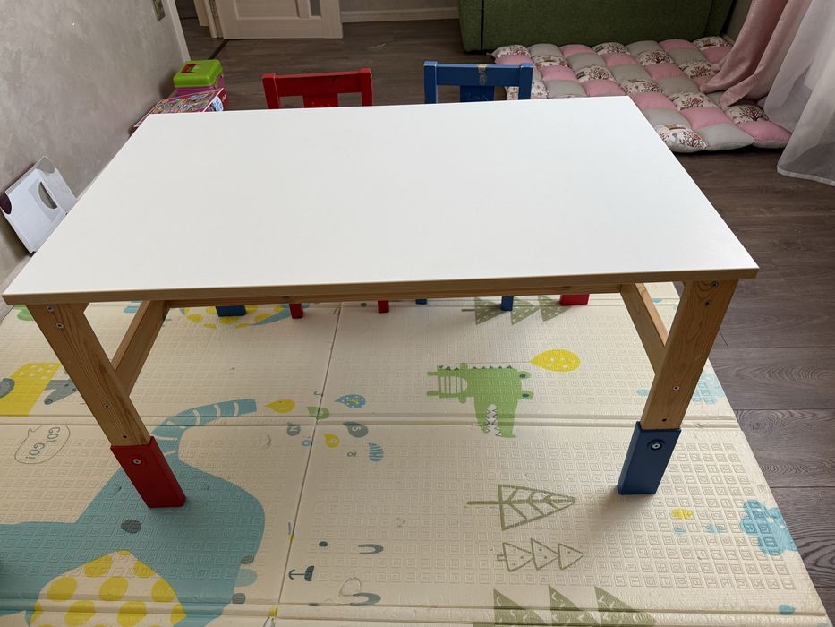 Набір Стіл і 2 стільця (дитячі меблі) Ікеа