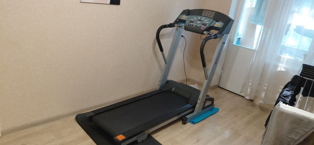 Продам беговую дорожку Sportop MT8000