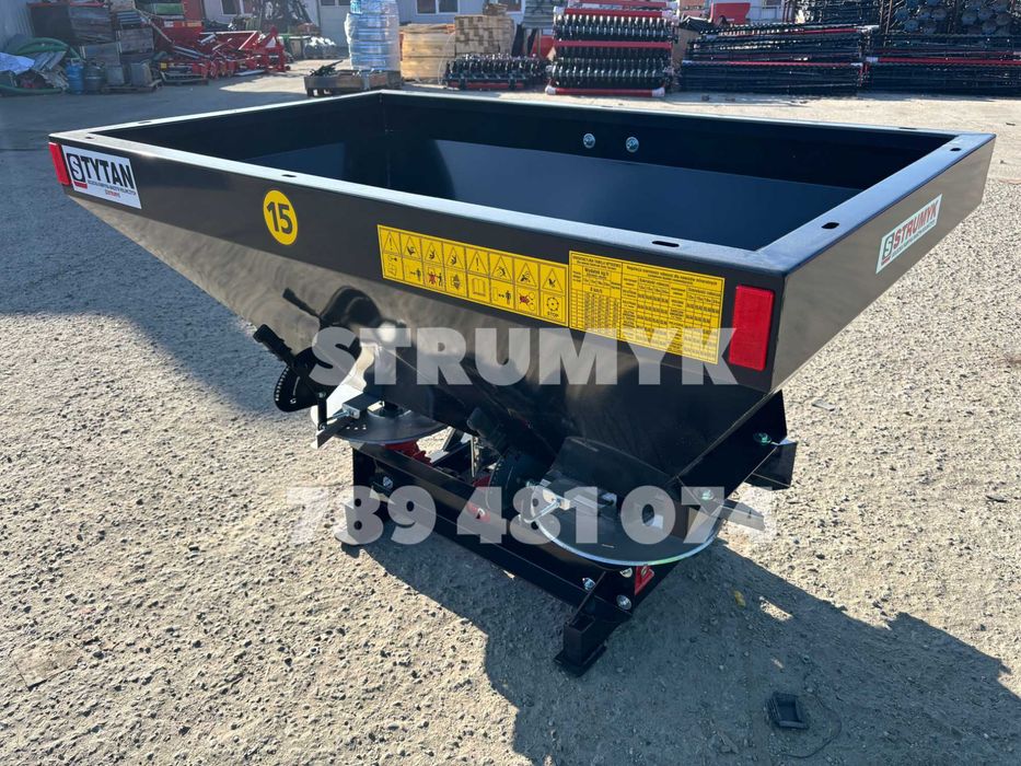 rozsiewacz do nawozu dwutalerzowy Strumyk plandeka/kratka 400l -1600l