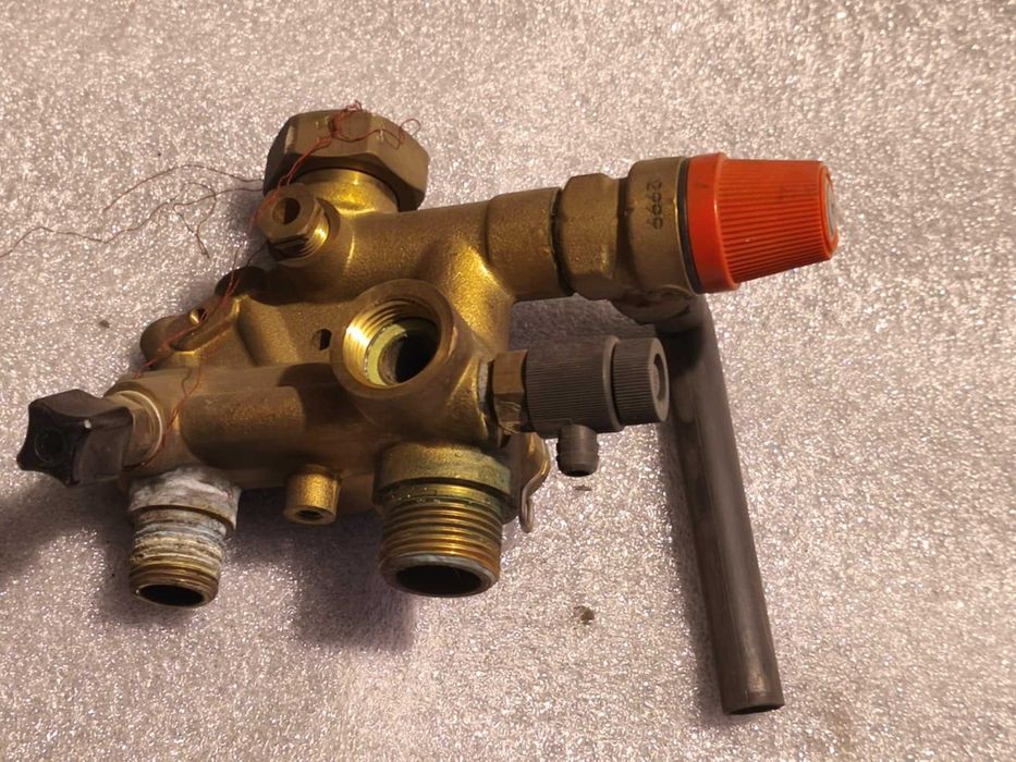 Zespół hydrauliczny kotła  Ariston Genus 23 RI