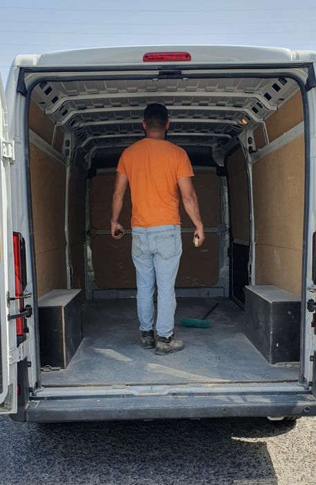 CONSTRUCTION RUBBISH AND WASTE: We collect everything using vans and containers64752100569859124