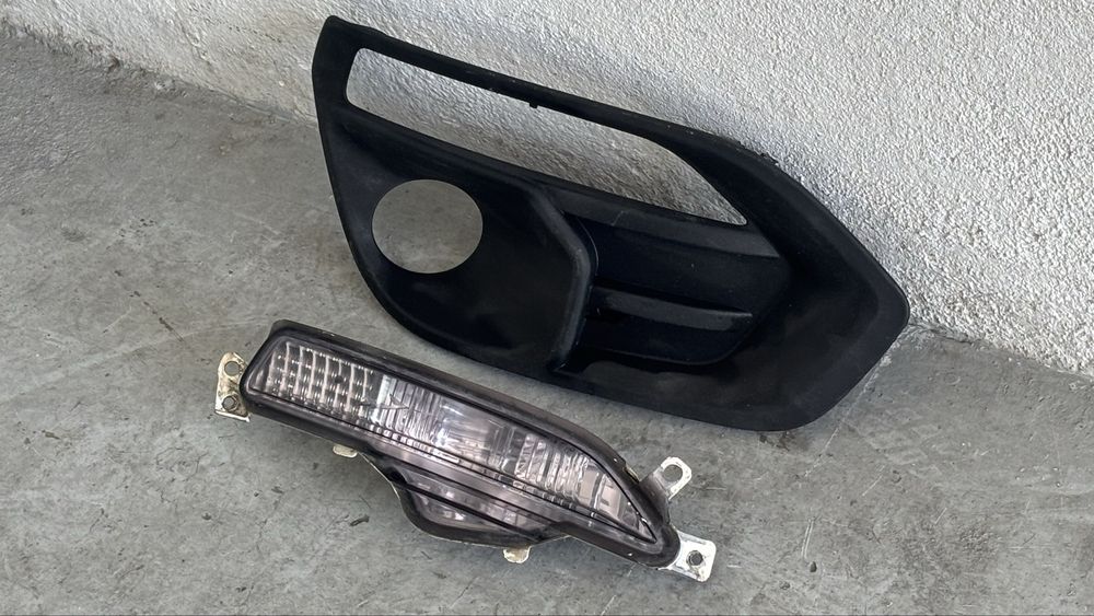 Conjunto Pisca + Moldura/Grelha Farol de Nevoeiro Direito IVECO Daily 2019+