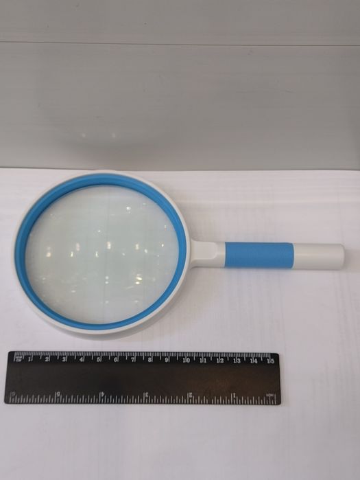 Лучшая большая ручная лупа. Недорого.