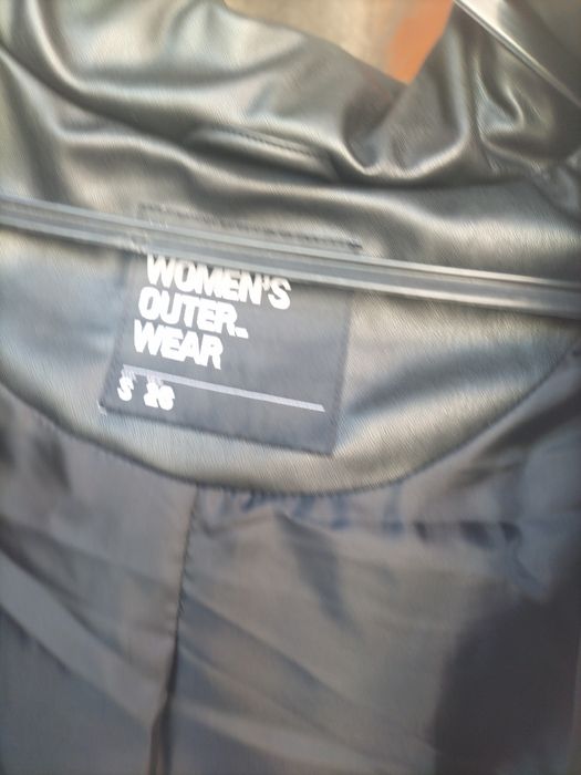 Casaco quispo sem mangas e comprido