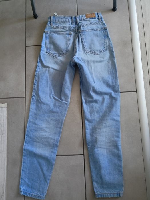 Jeansy mom fit Bershka