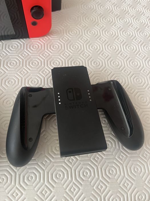 Nintendo Switch + Dock + Joy-Con
