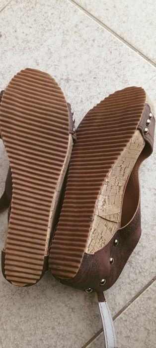 Sandália compensada