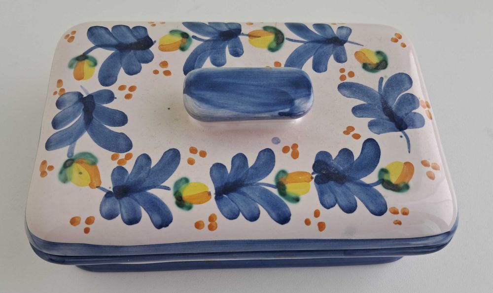 Antiga Caixa em Louça Pintada