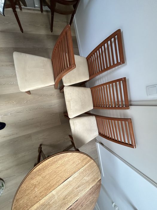 Conjunto de 4 cadeiras em madeira maciça