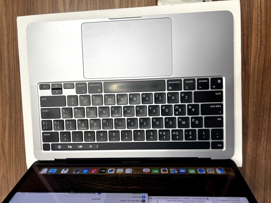 MacBook Pro (13'', 2020) / M1 / 8Gb RAM / 256Gb SSD / A2338