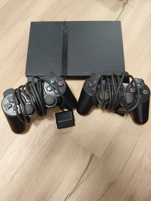 Playstation 2 com dois comandos