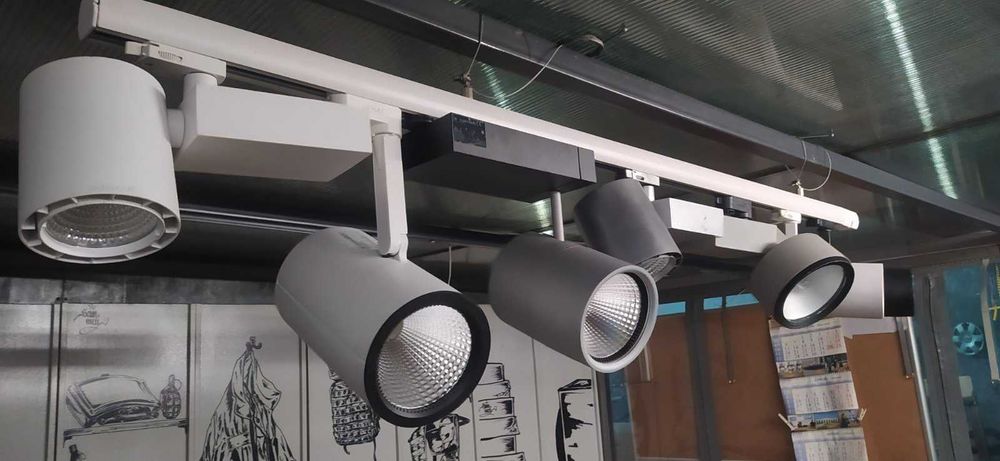 Светильники ZUMTOBEL, THORN, SVITECO прожекторы, шинопровод