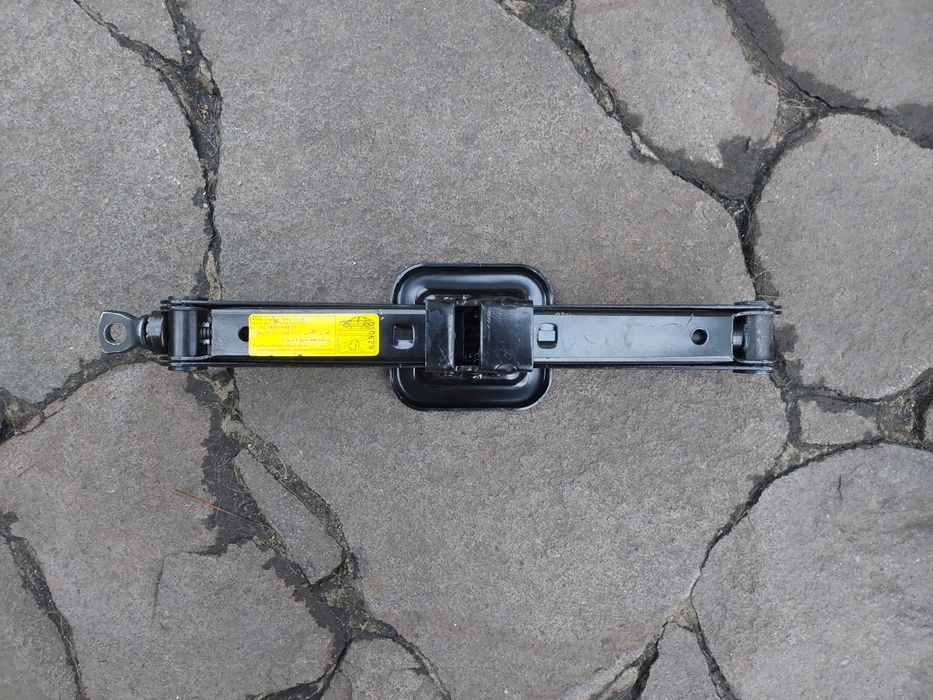 Докатка, комплект інструментів, домкрат Hyundai Elantra HD (2006-2010)