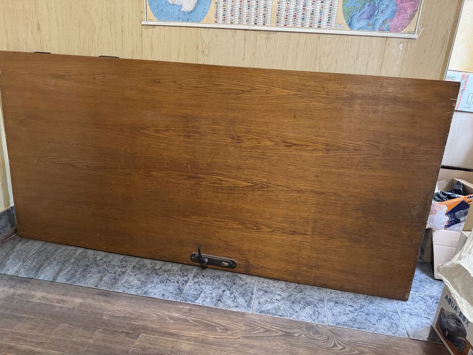 Продам деревянную дверь