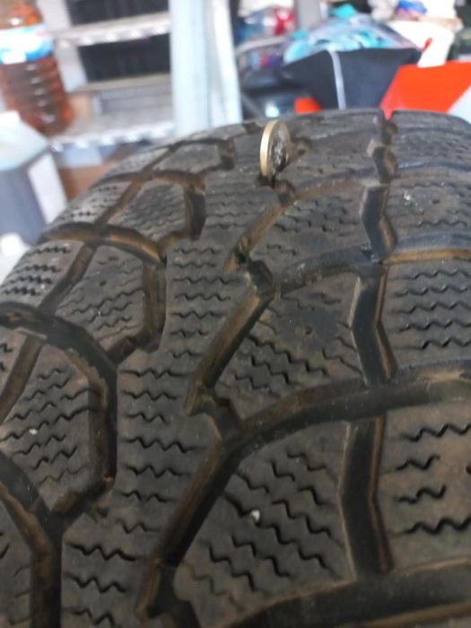 Pneus com jantes 215/70/R16 5 furos