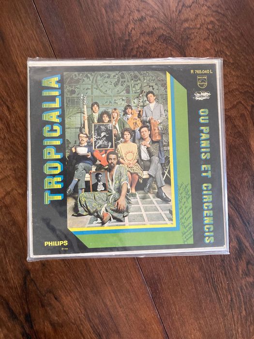 Tropicalia (panis et circensis)