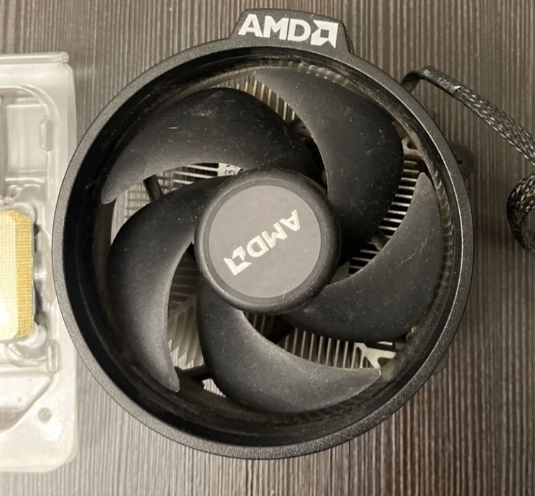 Процессор AMD Ryzen 3 2200g з кулером