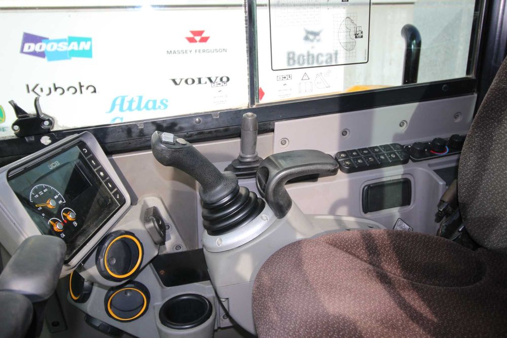 Minigiratória rastos escavadora JCB  51 R3