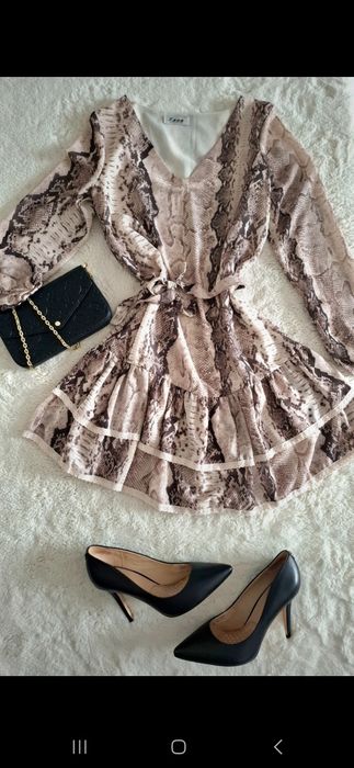 Sukienka w panterke z długim rękawem panterka