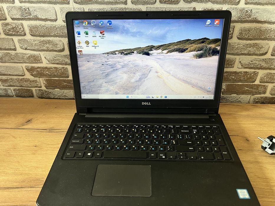 Ноубук 15'6 Dell Inspiron 3567/i3-6006U/SSD 256GB/8GB DDR4
