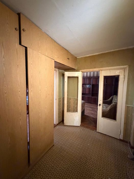 Продаж 3-кімнатної квартири в центральній частині міста.