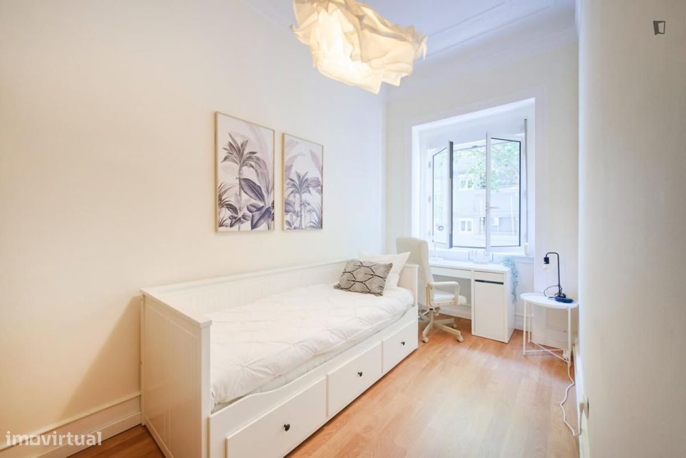 Quarto - localizado em Marquês de Pombal Lisbon