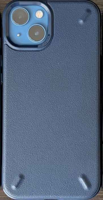Продам iPhone 13 синій з чохлами та захисним склом