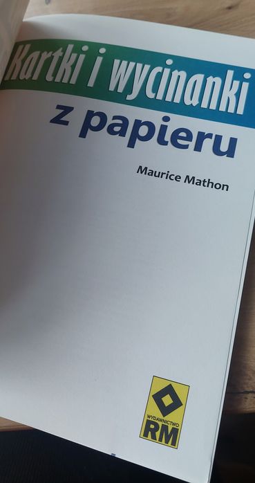 Kartki i wycinanki z papieru
