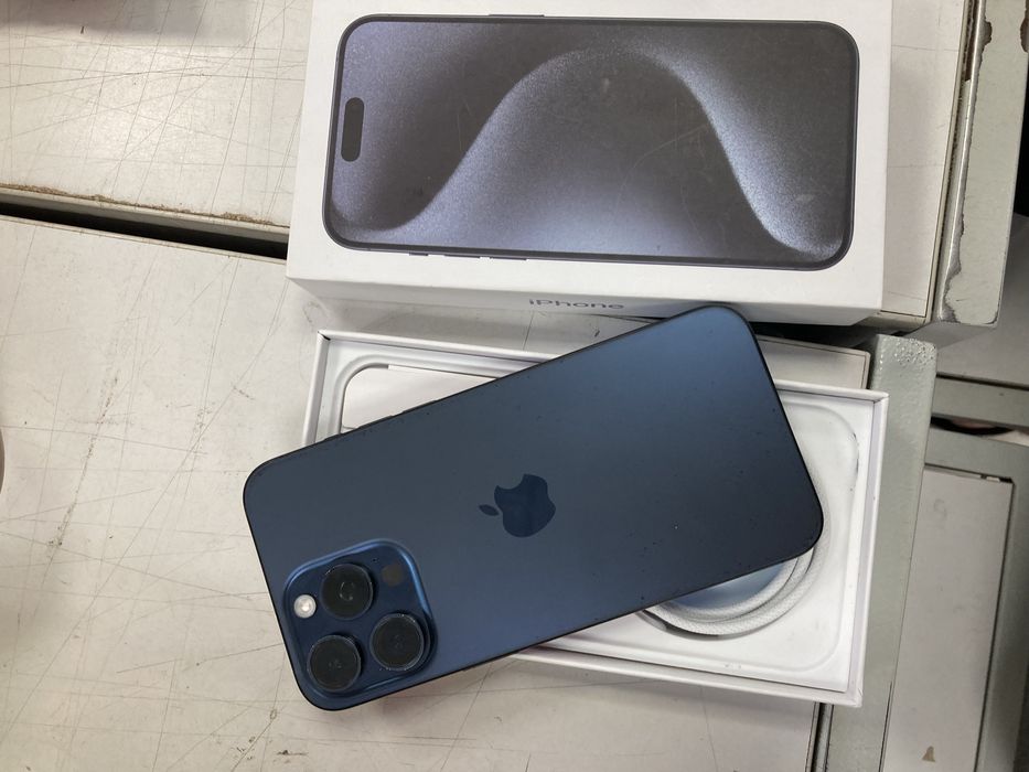 Продам смарфтон iphone 15 pro max 256gb esim