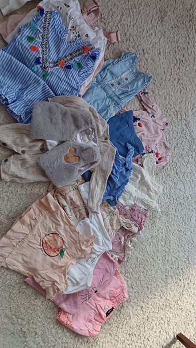 Речі для дівчинки від місяці і до року