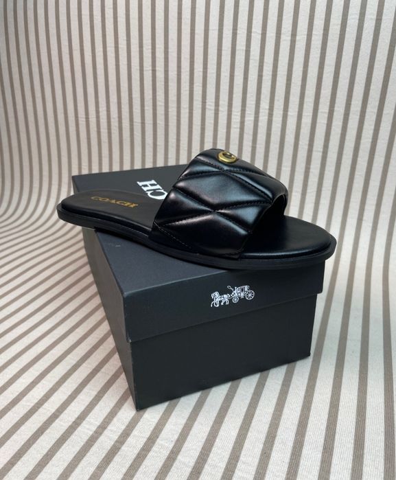 Шльопанці Coach наявні 36;37;38;39;40 тапри кеди;41