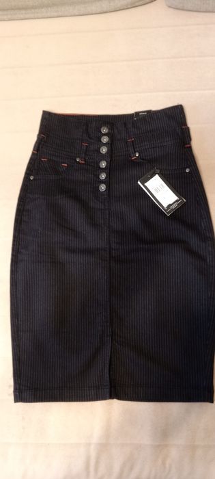 Spódnica Carry rozm. xs czarna w prążki
