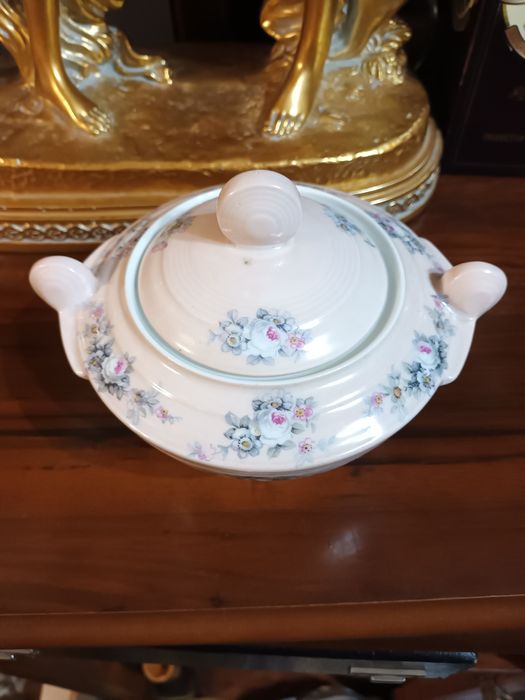 Belíssima peça porcelana europeia