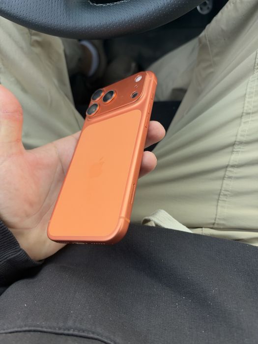 продам IPhone 17 pro max Cosmic Orange 512gb