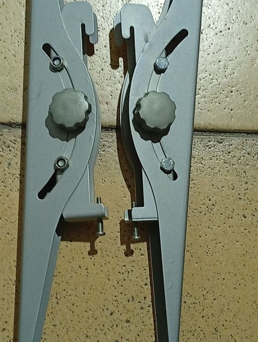 Par de Acessórios em Ferros para mobiliário de casa