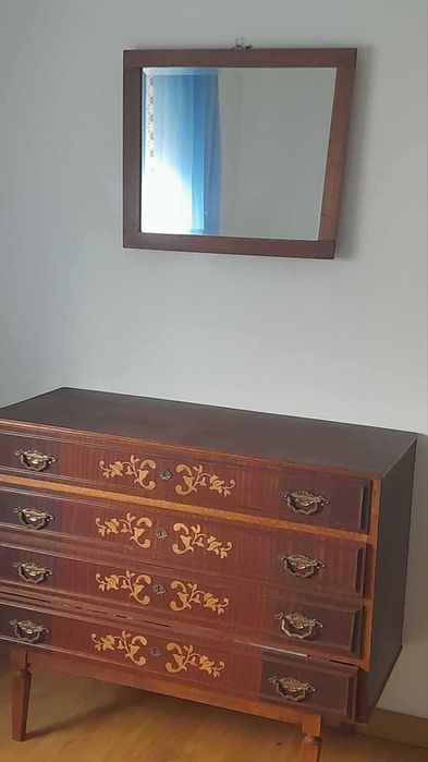 Mobiliário de Quarto Vintage - Peça Única e Decorativa