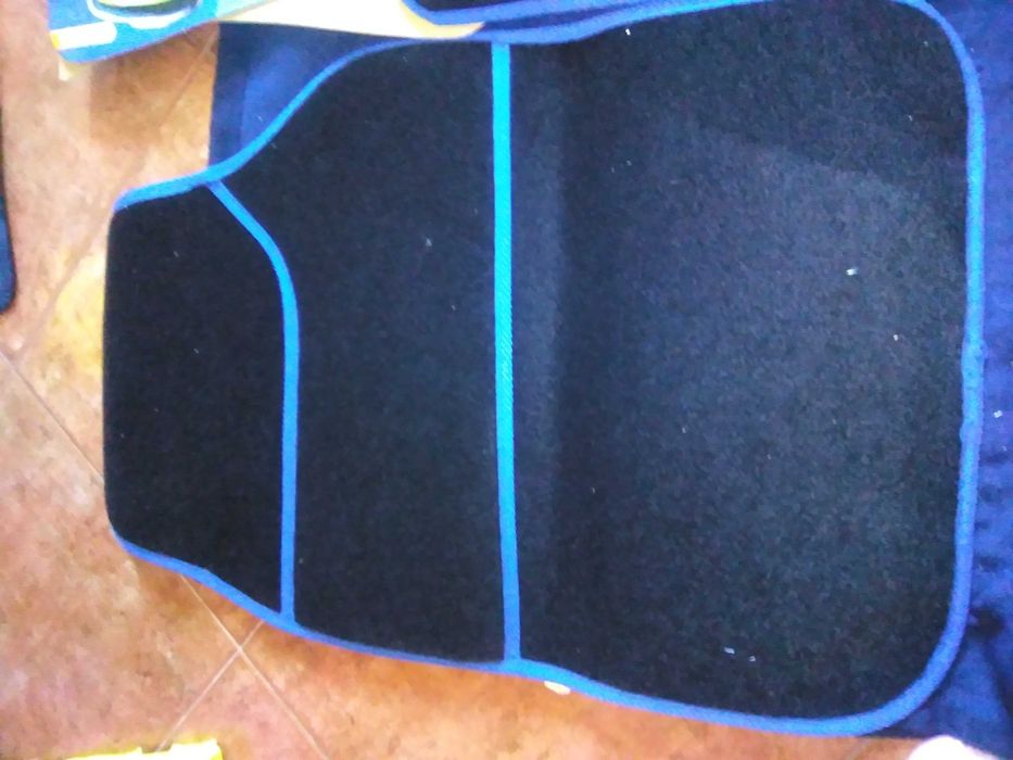 Tapetes Novos de Carro- Preto e Azul