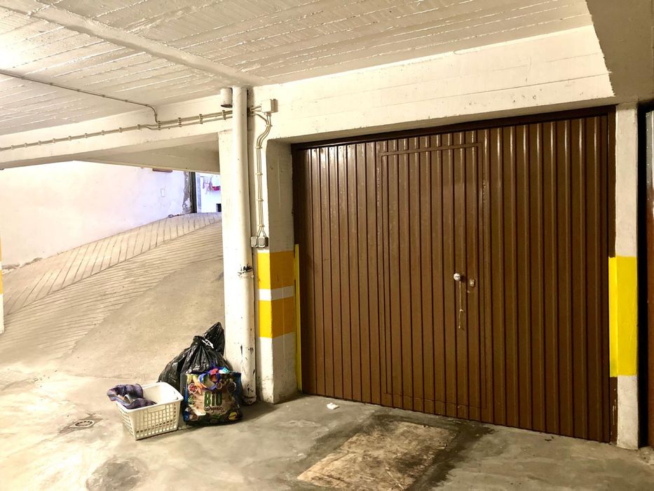 Box de 28m2 em Garagem no Centro da Ericeira