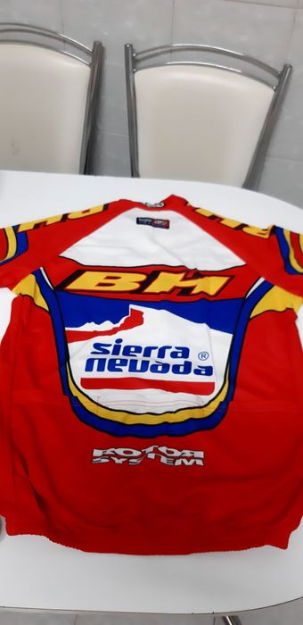 Roupa ciclismo com capacete