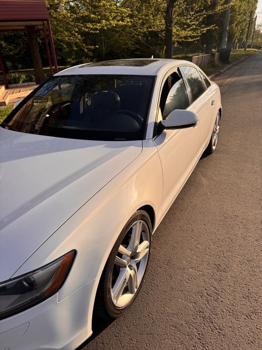 Автомобиль AUDI A6