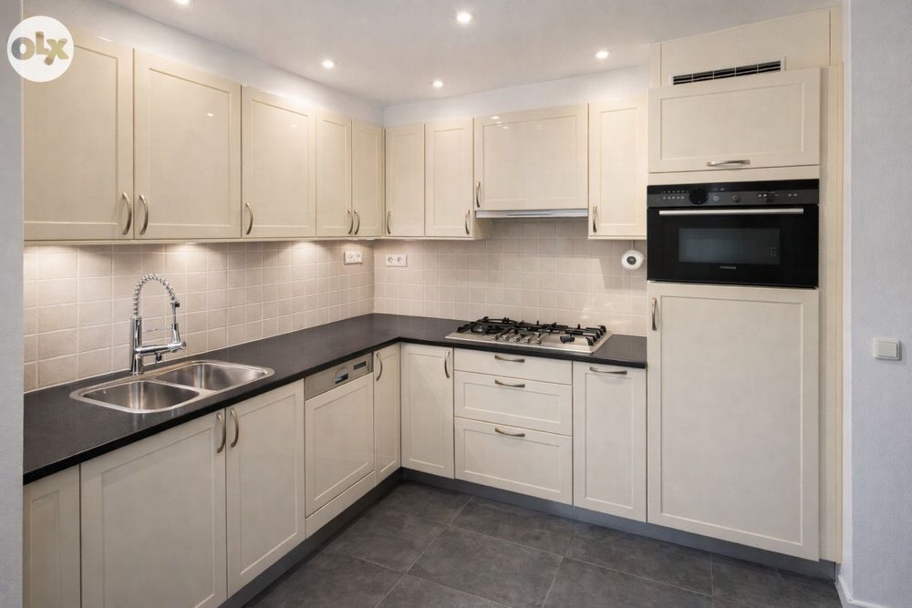 Nowoczesna kremowa kuchnia z AGD Bosch Simens granitowe blaty