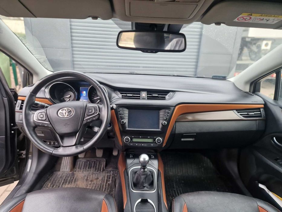 Toyota avensis 2.0 2016r