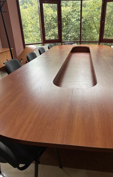 Конференц стіл для вашого офіса