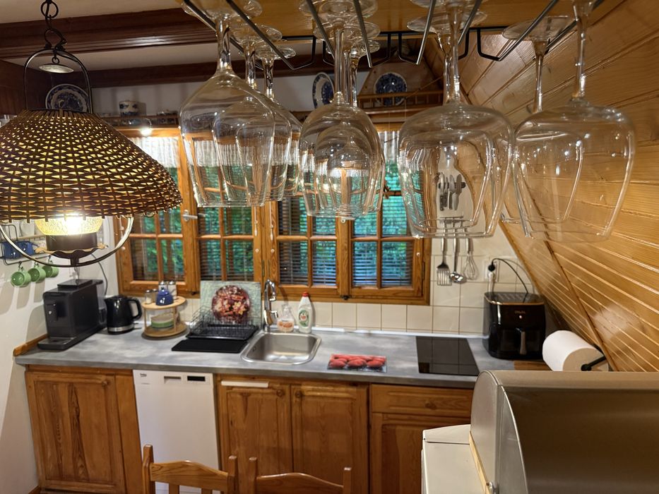 Domek letniskowy z kominkiem nad jeziorem Dzierzgoń w Rodowie Małym