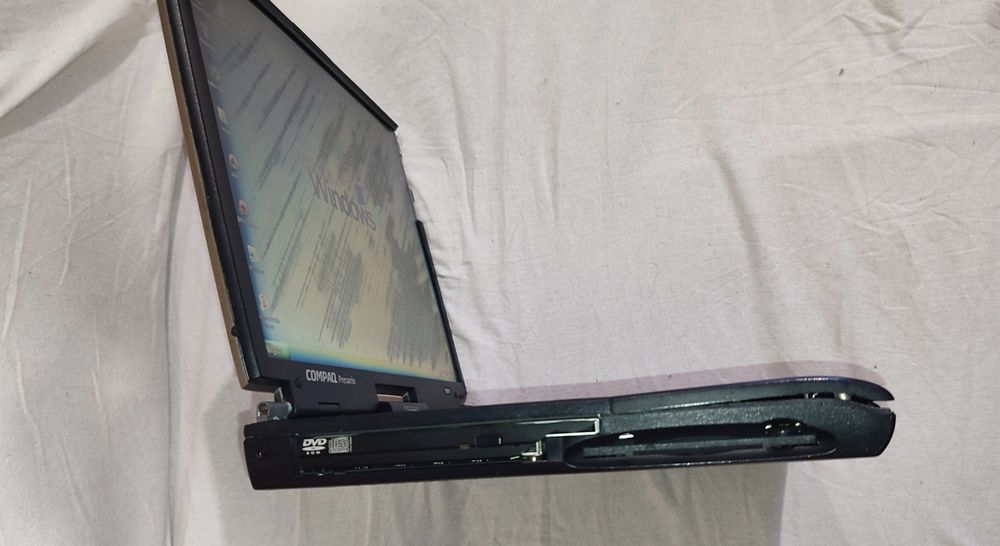 Ретро ноутбук CompaQ Presario 1800T Pentium 3 1 Ghz