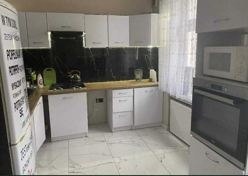 Zestaw mebli kuchennych ze sprzętem