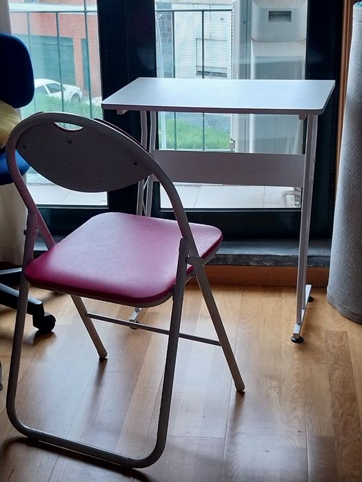 Secretária e cadeira quarto