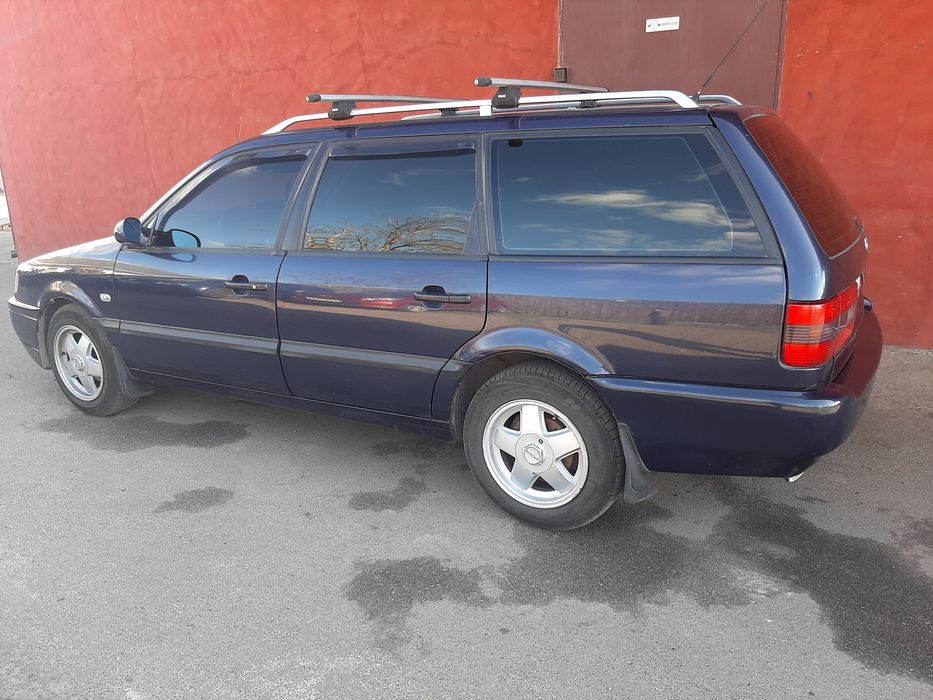 Фольцваген Б4 синій